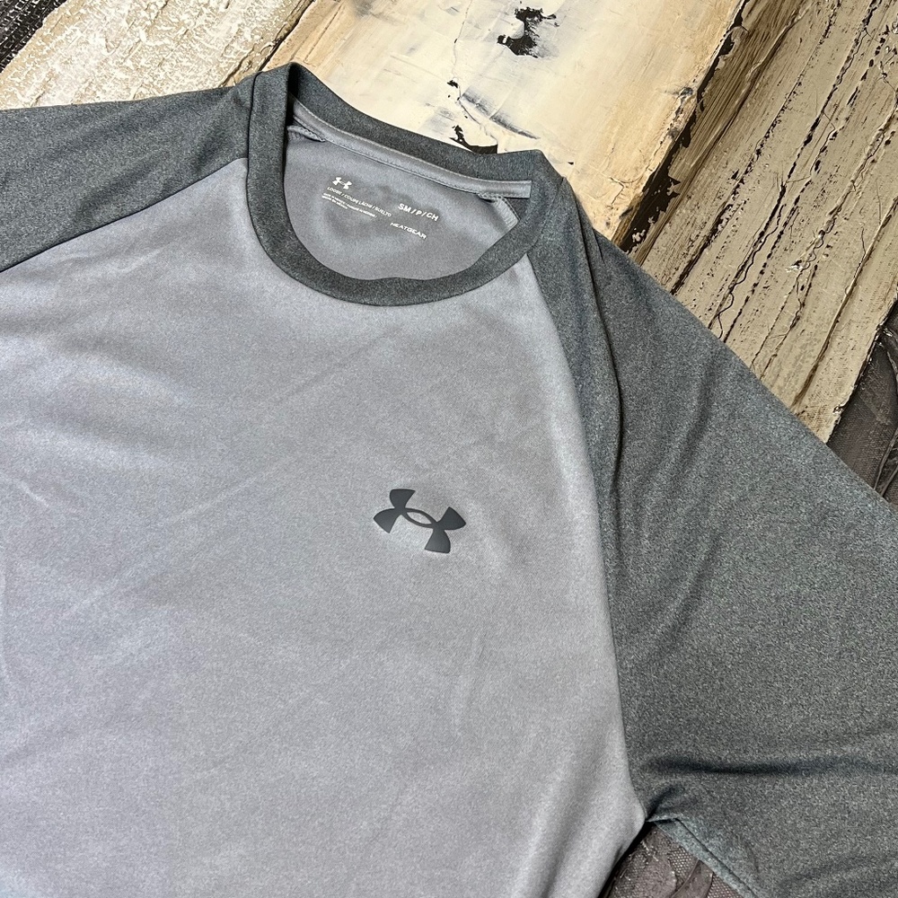 Under Armour Men's Short Sleeve T-Shirt, Small Size, Like New